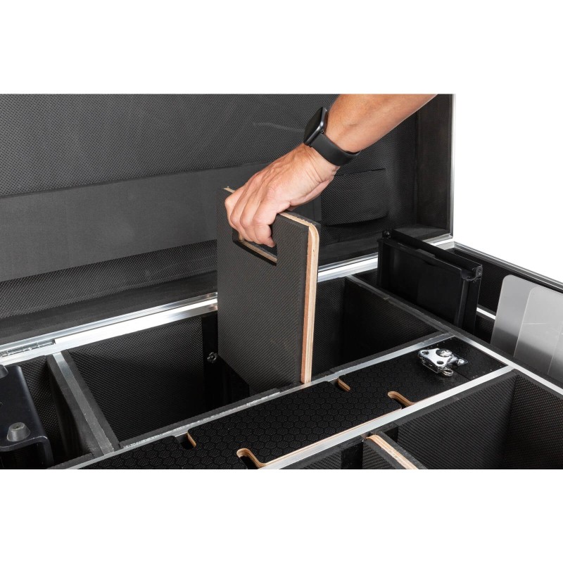 Flightcase empilable pour 8 BTI-AKKUBEAMER, 4 BTI-AKKUCHROMA, ou une combinaison des deux