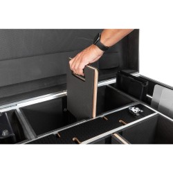 Flightcase empilable pour 8 BTI-AKKUBEAMER, 4 BTI-AKKUCHROMA, ou une combinaison des deux