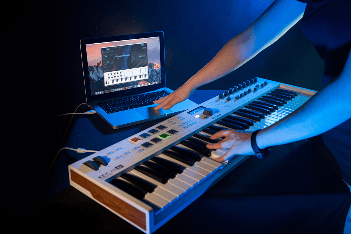 Arturia - Keylab ESSENTIAL-61 61 touches - blanc