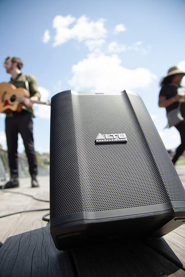 ALTO PROFESSIONAL - BUSKER Enceinte 200W sur batterie Bluetooth FX