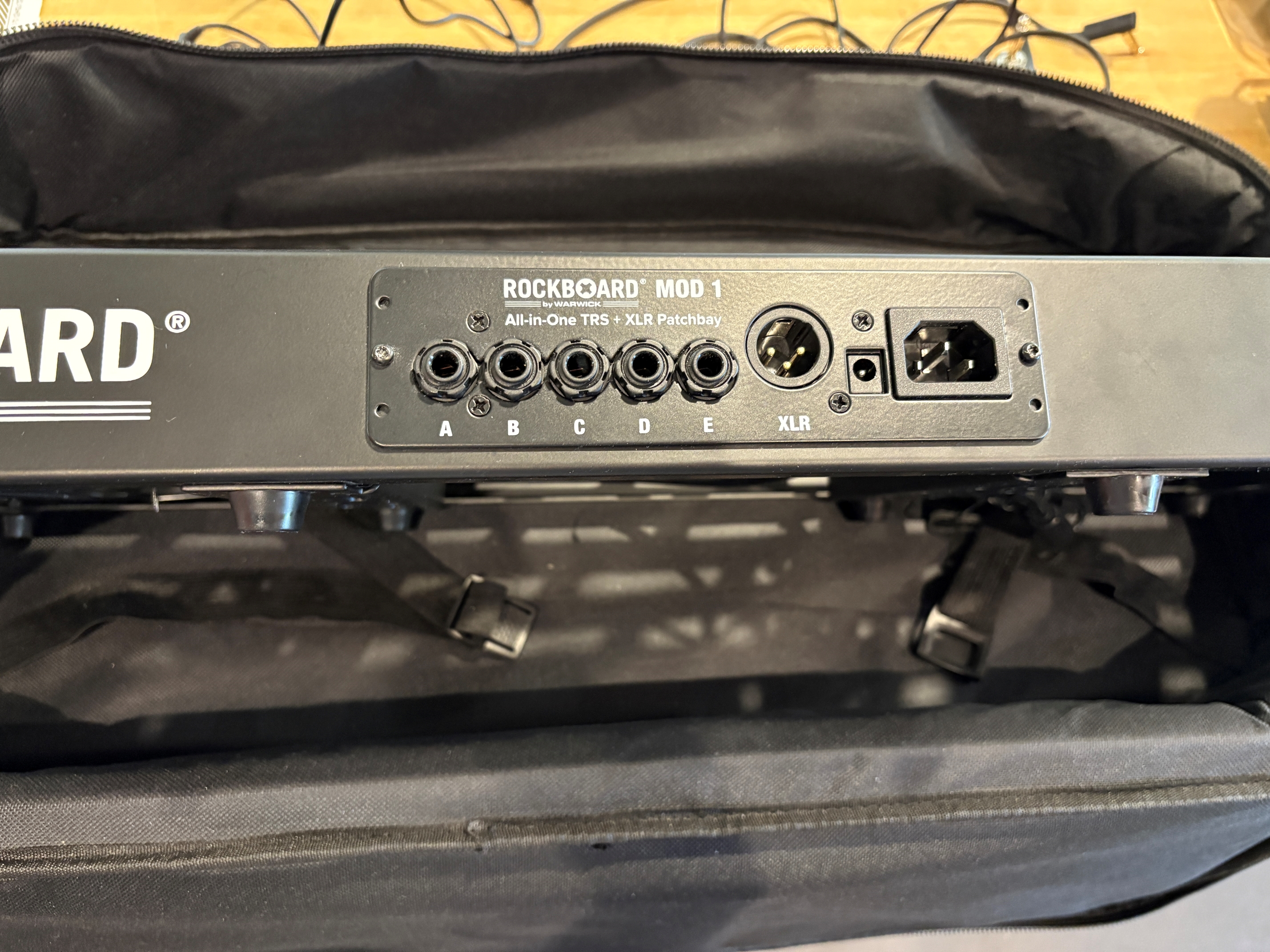 OCCASION Pedalboard Rockboard TRES 3.2 avec housse, alimentation et pedalmounts