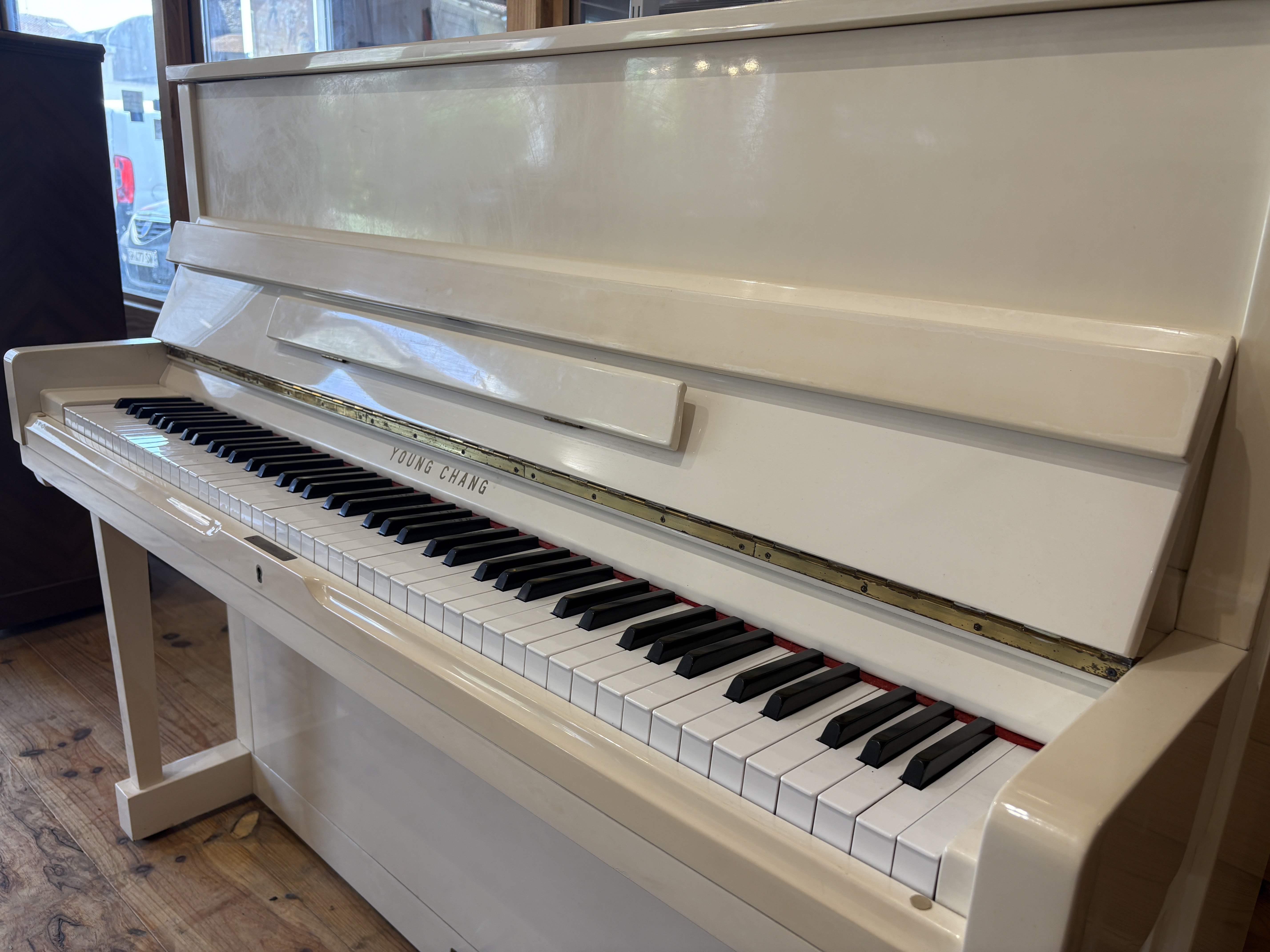 Piano Young Chang U-118 Blanc 0244118