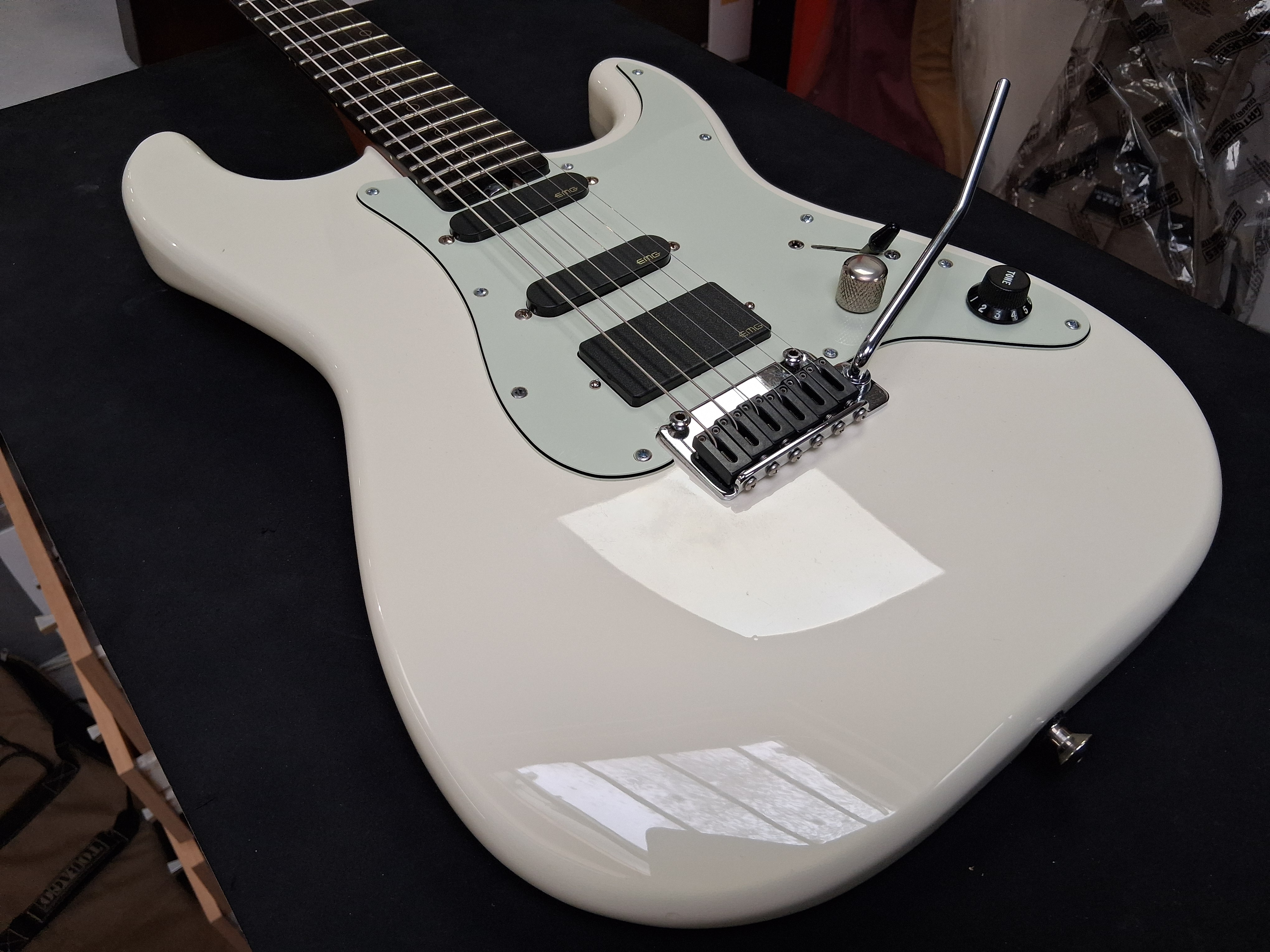 OCCASION Schecter Nick Johnston HSS - EMG - Atomic Snow