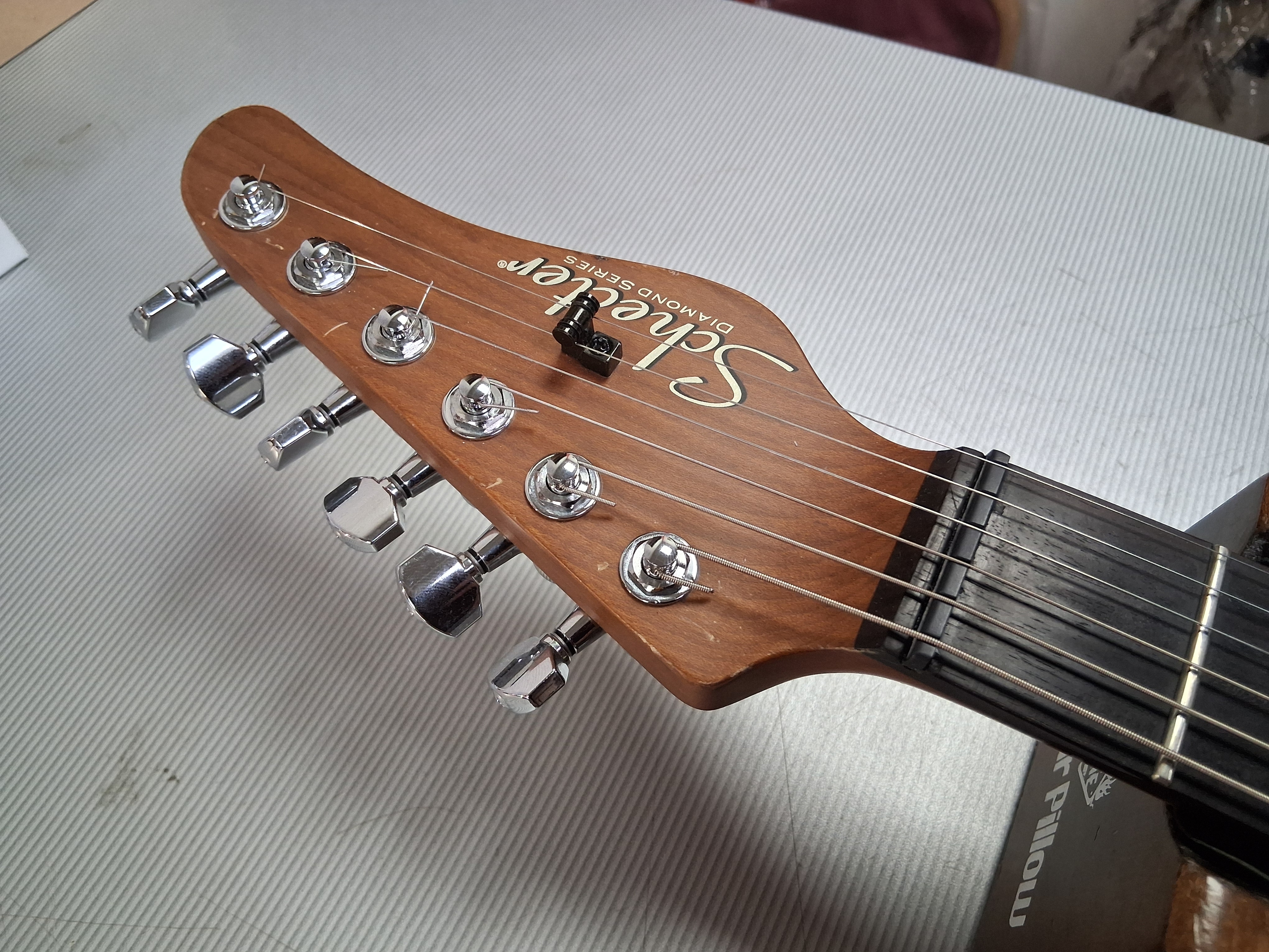 OCCASION Schecter Nick Johnston HSS - EMG - Atomic Snow