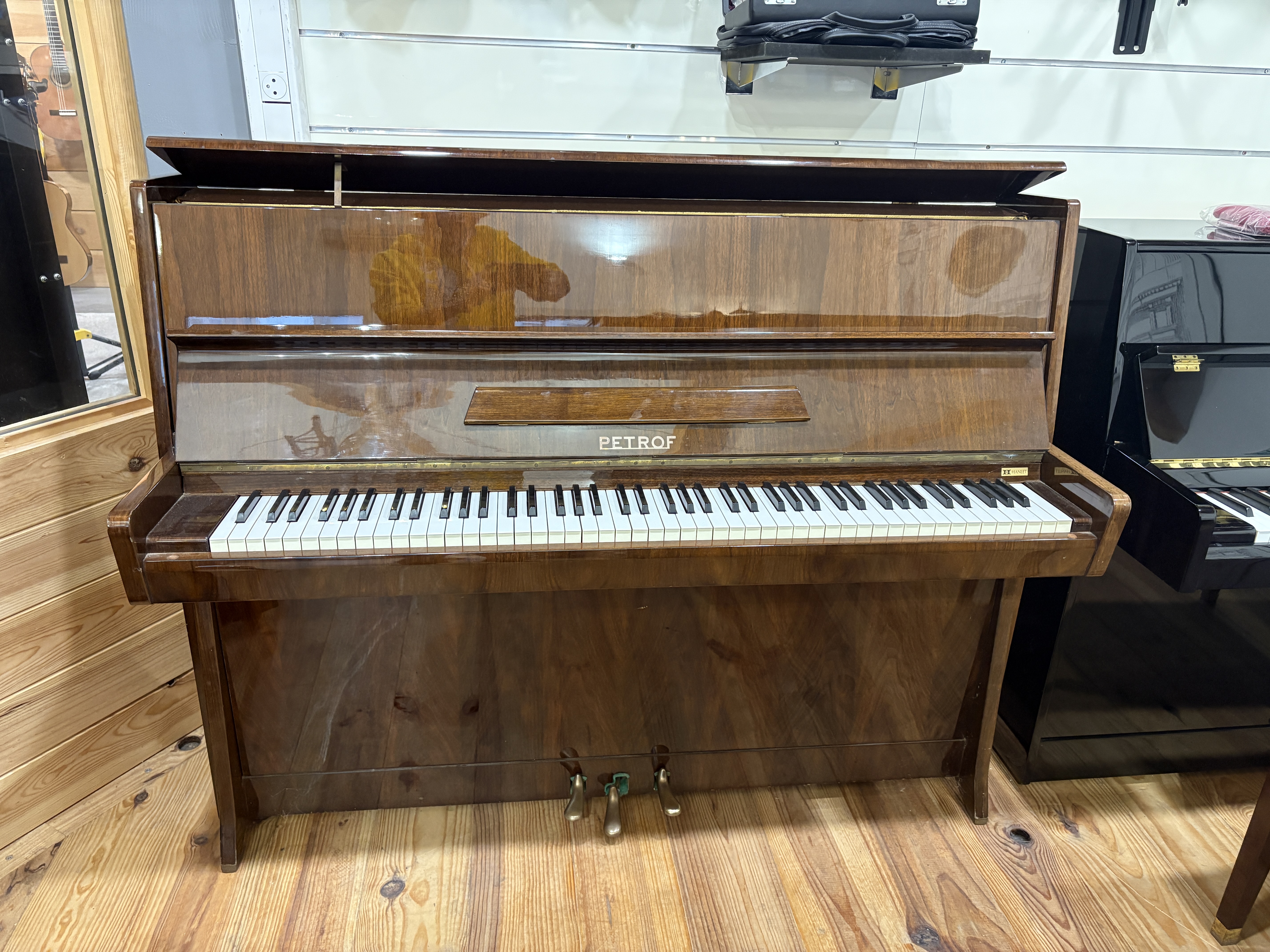 Piano PETROF 112 P