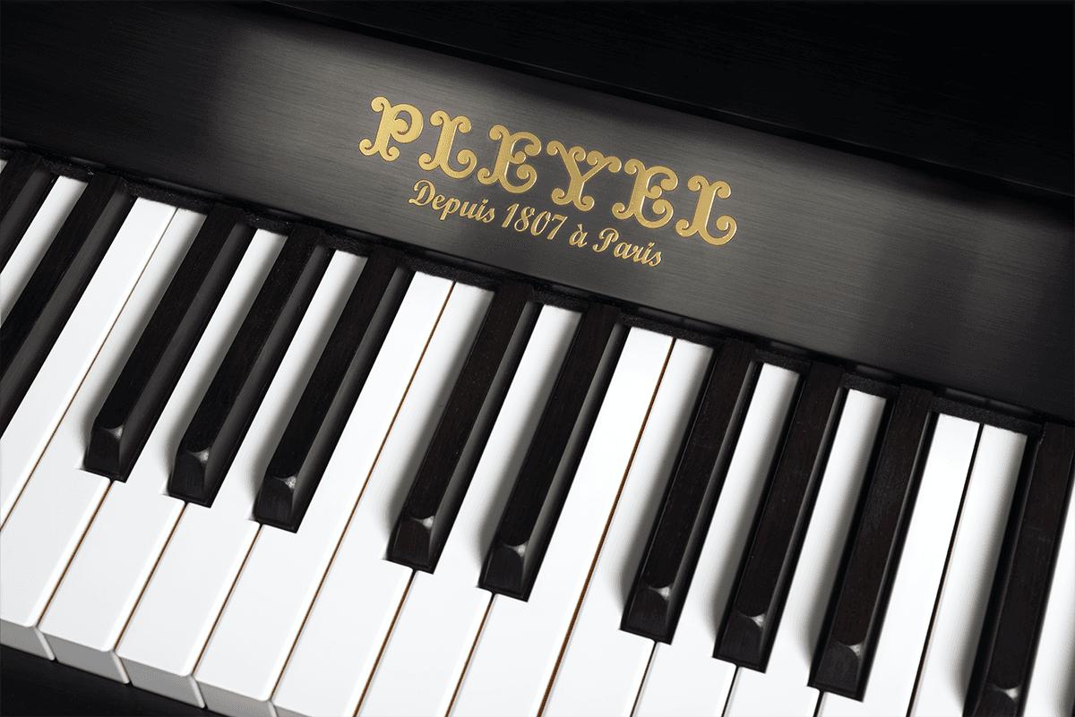 Piano droit PLEYELP131-BLKS