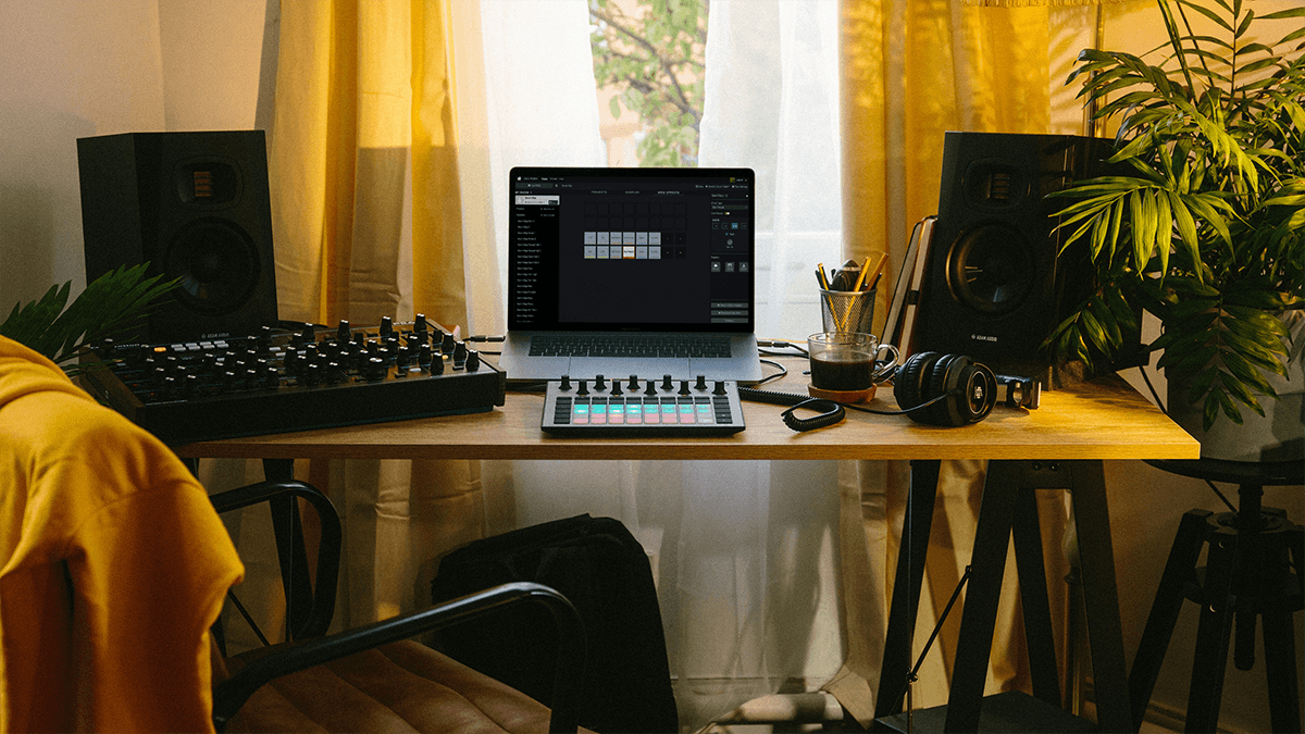NOVATION - CIRCUIT Rhythm - Boîte à rythme à matrice RGB