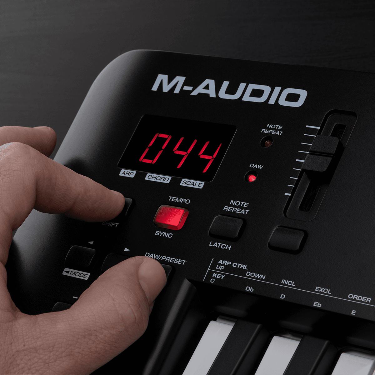 M-AUDIO - Clavier Maître OXYGEN25V USB-Midi 25 notes 8 pads/pots