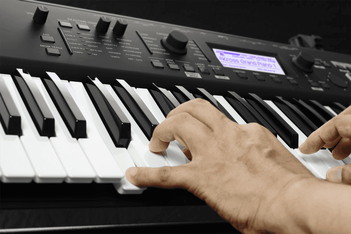 CLAVIER KORG KROSS2-61-MB 61 notes - version noir mat