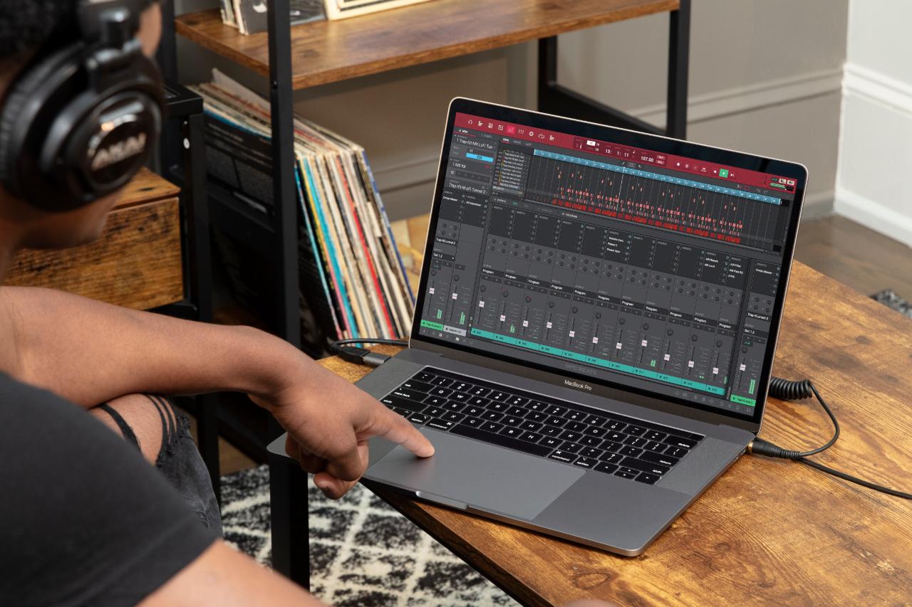 CLAVIER MAITRE AKAI MPK MINI MKIII Mini touches - USB 25 touches 8 pads écran OLED