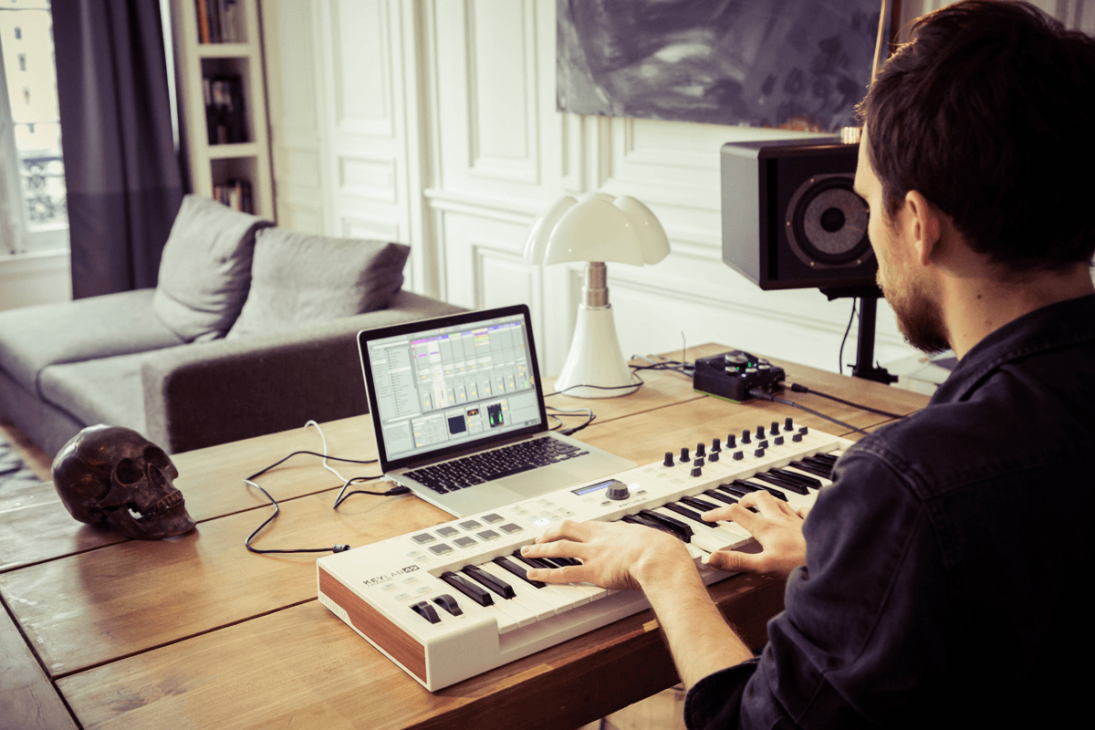 CLAVIER MAITRE ARTURIA KEYLAB 49 ESSENTIAL + analog lab